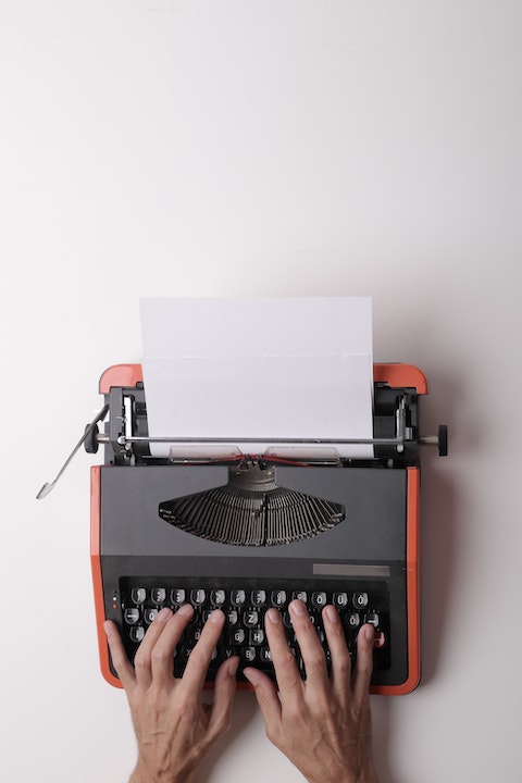 writer-working-on-typewriter-in-office